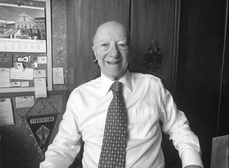 Claudio Carsughi, ícone do jornalismo esportivo, morre aos 93 anos