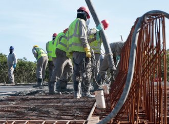 Oito caminhões de concreto são usados em nova laje da Ponte Anêmonas