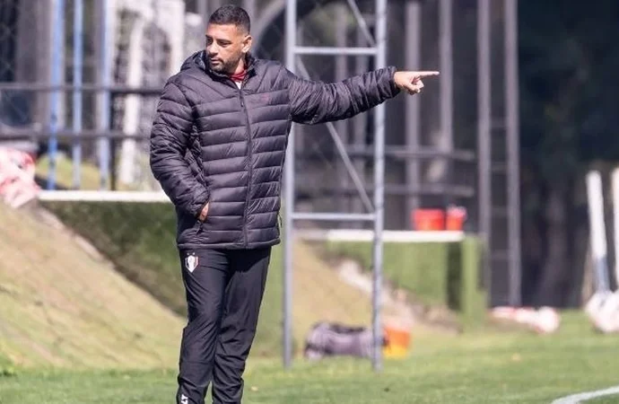 Diego Souza e comissão terão salário de R$ 30 mil mensais no JEC na Copa SC