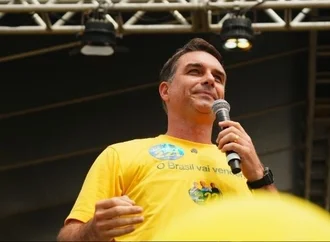 Flávio Bolsonaro cumpre agenda política em Joinville e Chapecó neste sábado