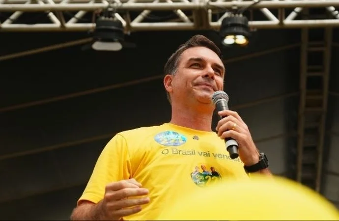 Flávio Bolsonaro cumpre agenda política em Joinville e Chapecó neste sábado