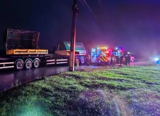 Homem morre prensado por tampa de carreta na BR-280 em São Francisco do Sul