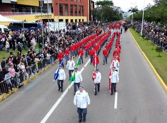 Desfile de 7 de Setembro reúne cerca de 15 mil pessoas em Joinville