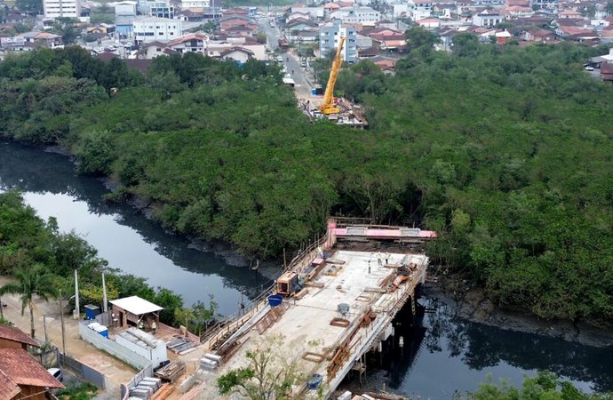 Ponte Anêmonas terá novo lançamento de oito vigas na segunda-feira
