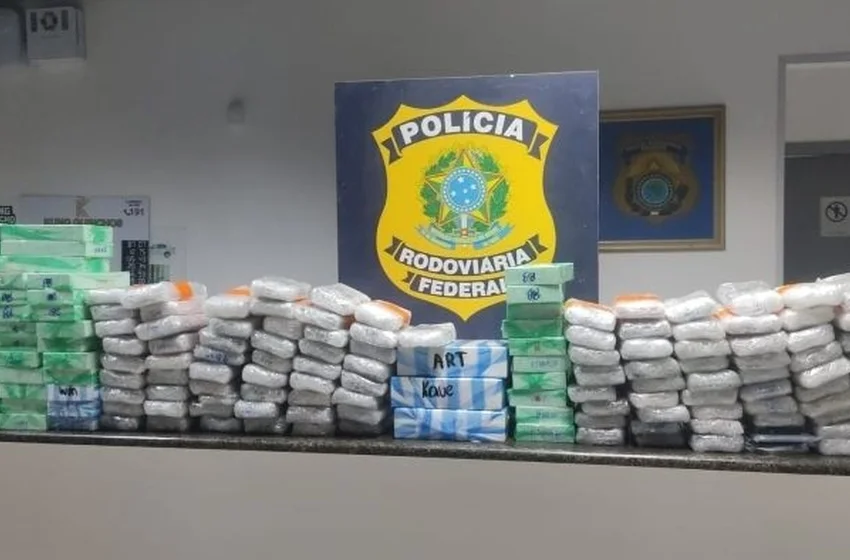 PRF apreende 514 celulares de luxo e itens eletrônicos em carga ilegal na BR-101