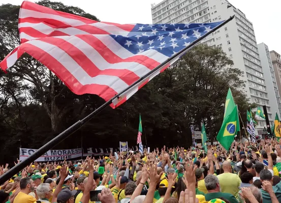 Ato pró-Bolsonaro une governadores e parlamentares de direita em SP