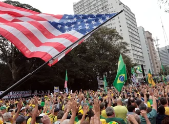 Ato pró-Bolsonaro une governadores e parlamentares de direita em SP