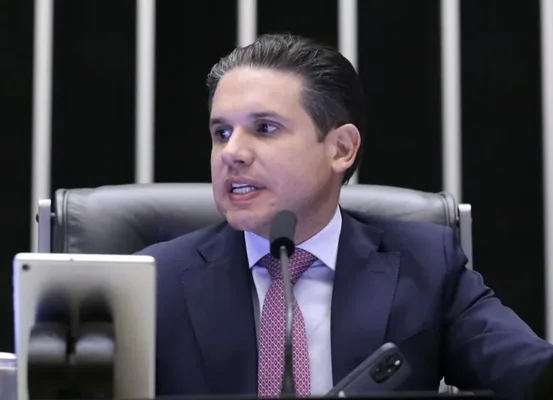 Câmara marca votação para reduzir jornada e acabar com escala 6x1 em maio