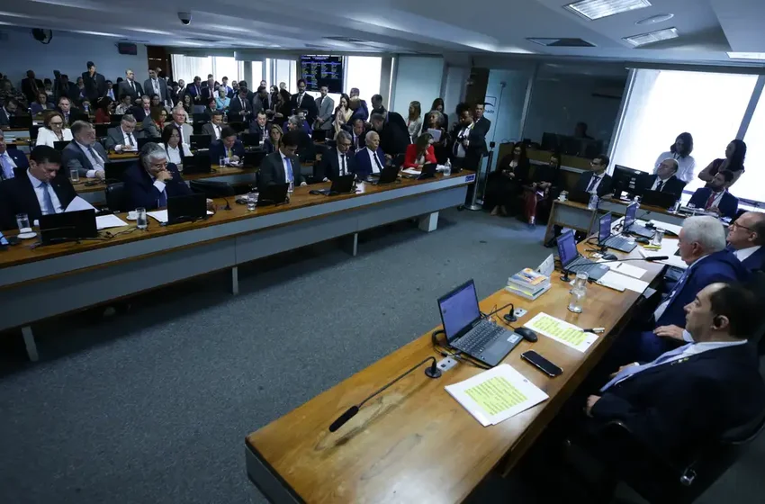 CCJ do Senado rejeita PEC da Blindagem por unanimidade