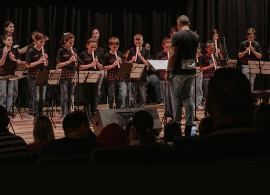 Concerto gratuito no Shopping Mueller reúne Coldplay, Beatles e trilhas de cinema