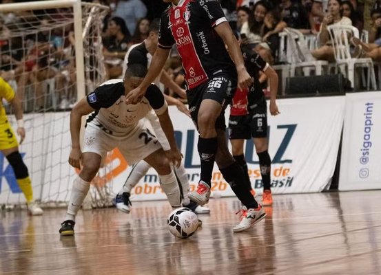 Joinville vence Corinthians por 4 a 1 na estreia da Liga Nacional de Futsal