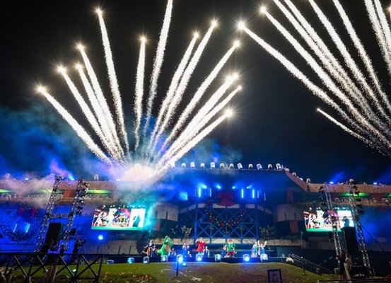 Joinville investe em superprodução com tecnologia de ponta e encanta público de 90 mil pessoas no espetáculo de abertura do Natal