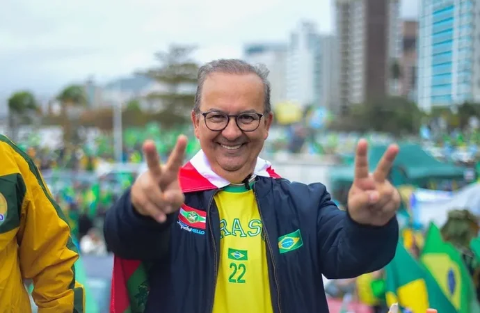 Jorginho Mello é reeleito governador de SC no primeiro turno