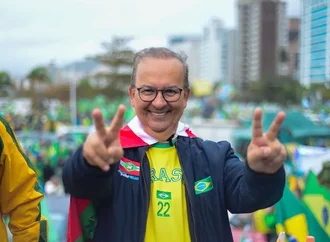 Jorginho Mello é reeleito governador de SC no primeiro turno