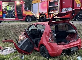 Jovem de 27 anos fica ferido em colisão com caminhão na SC-417, em Garuva