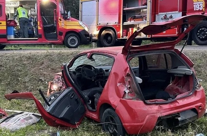 Jovem de 27 anos fica ferido em colisão com caminhão na SC-417, em Garuva