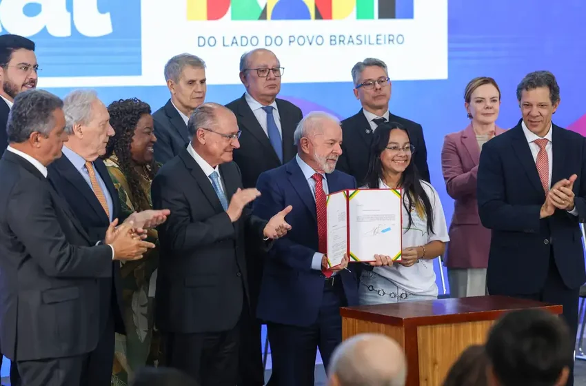 Lula sanciona lei contra adultização de crianças nas redes
