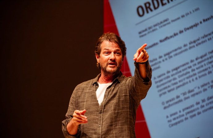 Marcelo Serrado chega à Joinville em 24 de outubro com espetáculo para rir e se emocionar