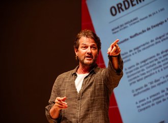 Marcelo Serrado chega à Joinville em 24 de outubro com espetáculo para rir e se emocionar