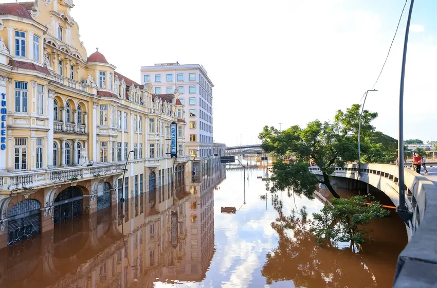 Mesmo com dia de Sol, nível do Guaíba continua alto em Porto Alegre