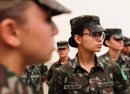 Mulheres poderão se alistar no serviço militar aos 18 anos