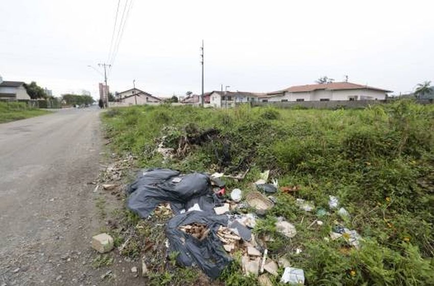 Multa para acumulo de lixo ou fogo em entulhos pode chegar a R$ 37 mil