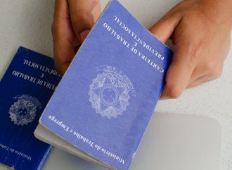 Porto Itapoá abre 250 vagas de emprego em SC para auxiliares e operadores