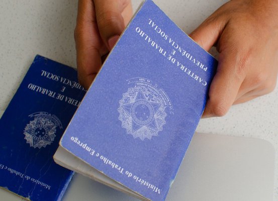 Porto Itapoá abre 250 vagas de emprego em SC para auxiliares e operadores