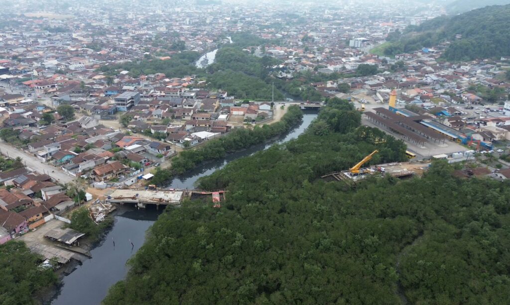 Ponte Anêmonas, que ligará Fátima e Guanabara, chega a 50% de execução