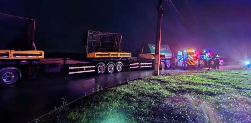 Homem morre prensado por tampa de carreta na BR-280 em São Francisco do Sul