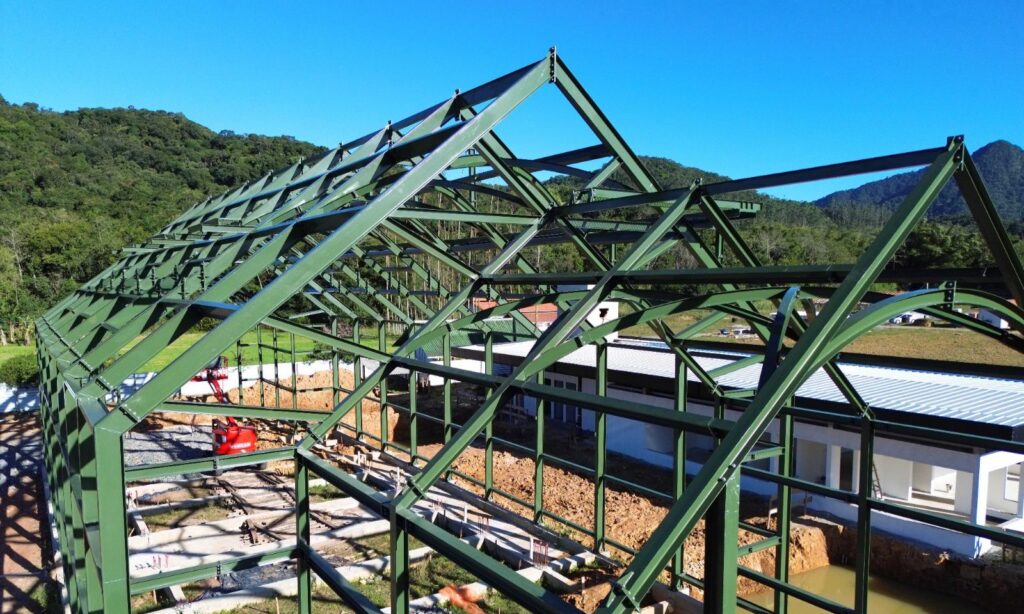 Prefeitura de Joinville assina contrato para retomar obras do Palácio das Orquídeas