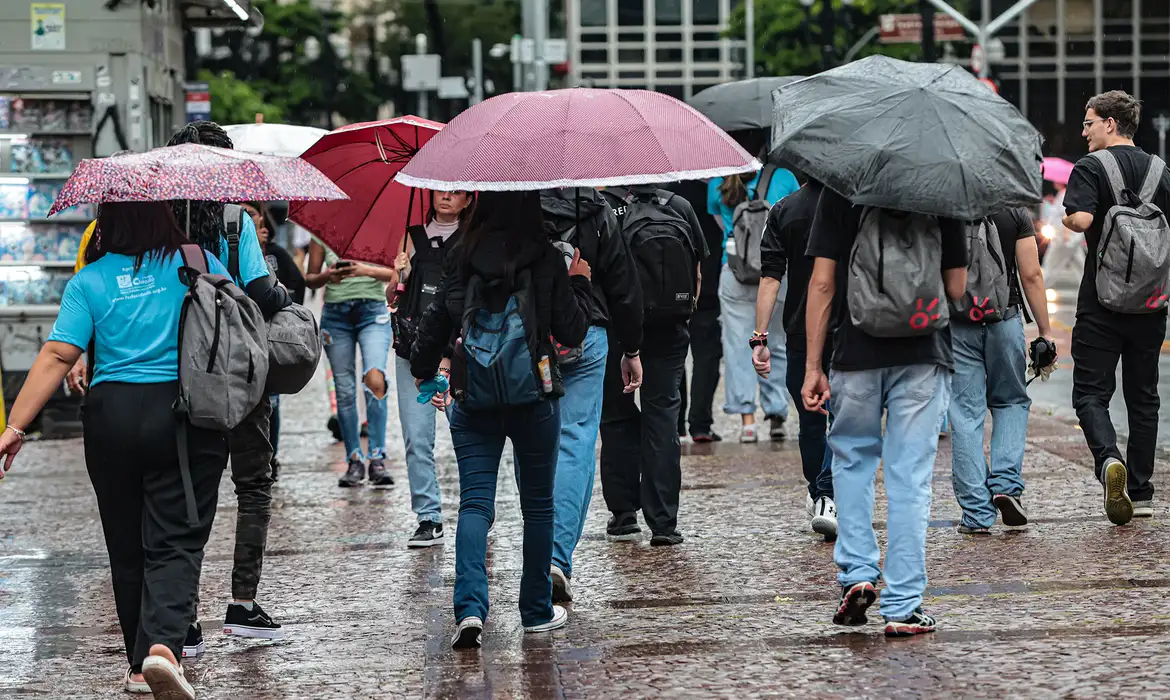 Defesa Civil alerta para temporais com vendaval, granizo e chuva intensa em SC