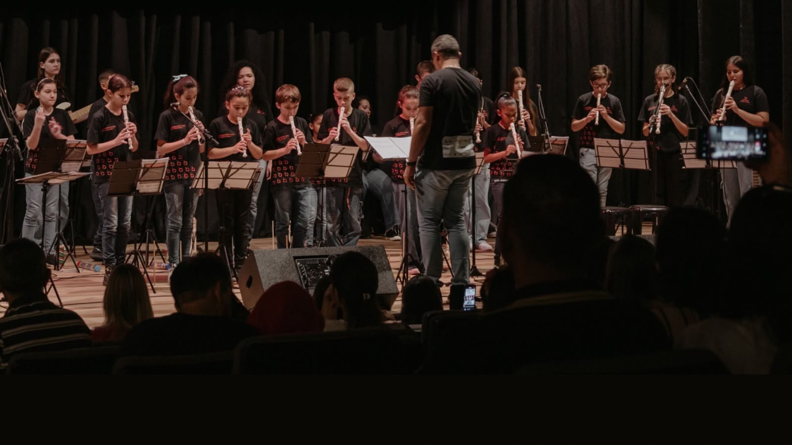 Concerto gratuito no Shopping Mueller reúne Coldplay, Beatles e trilhas de cinema