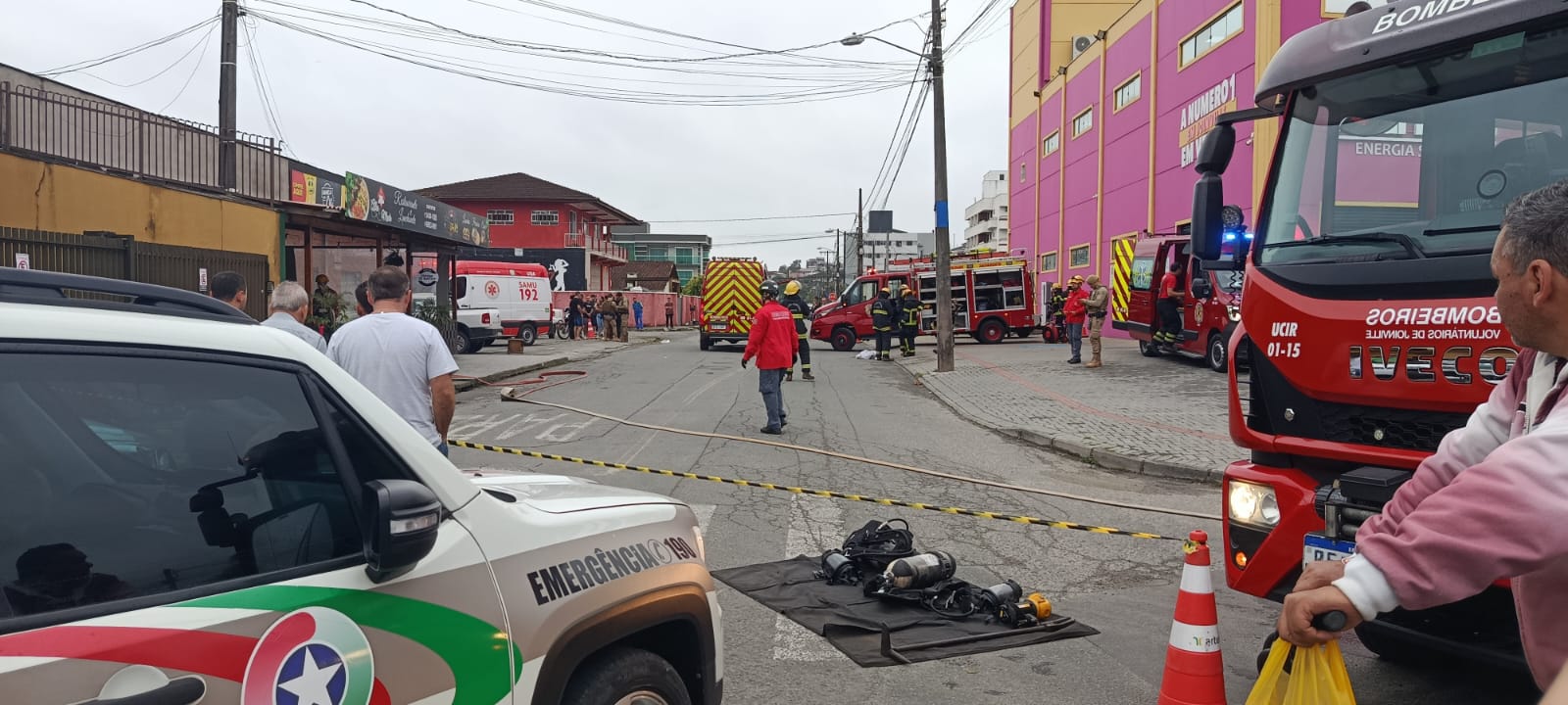 Homem morre após incendiar restaurante em Joinville; quatro ficam feridos