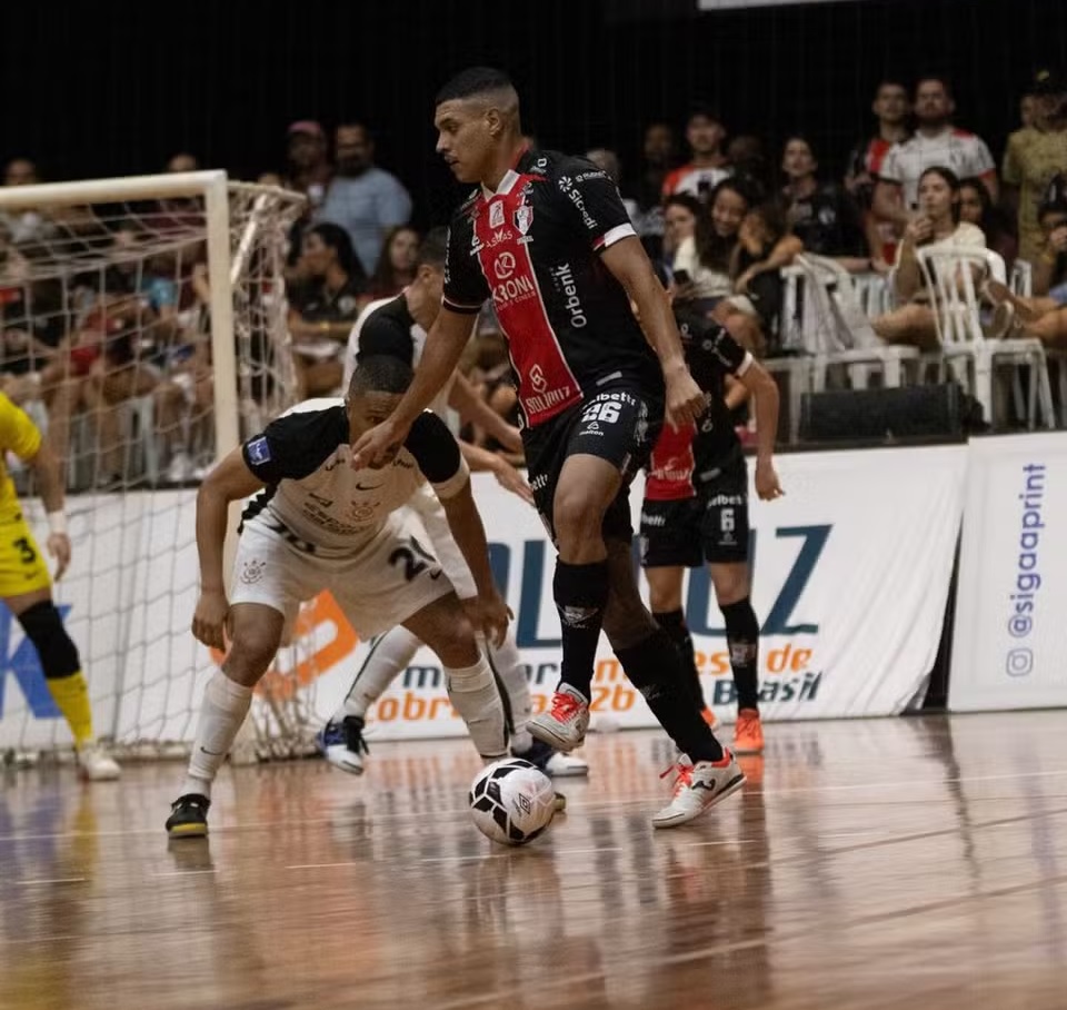 Joinville vence Corinthians por 4 a 1 na estreia da Liga Nacional de Futsal