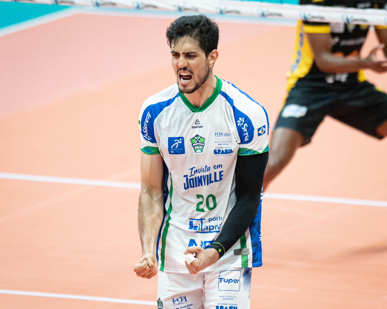 Joinville Vôlei faz 3 a 2 no Praia Clube e vence a primeira partida na Superliga