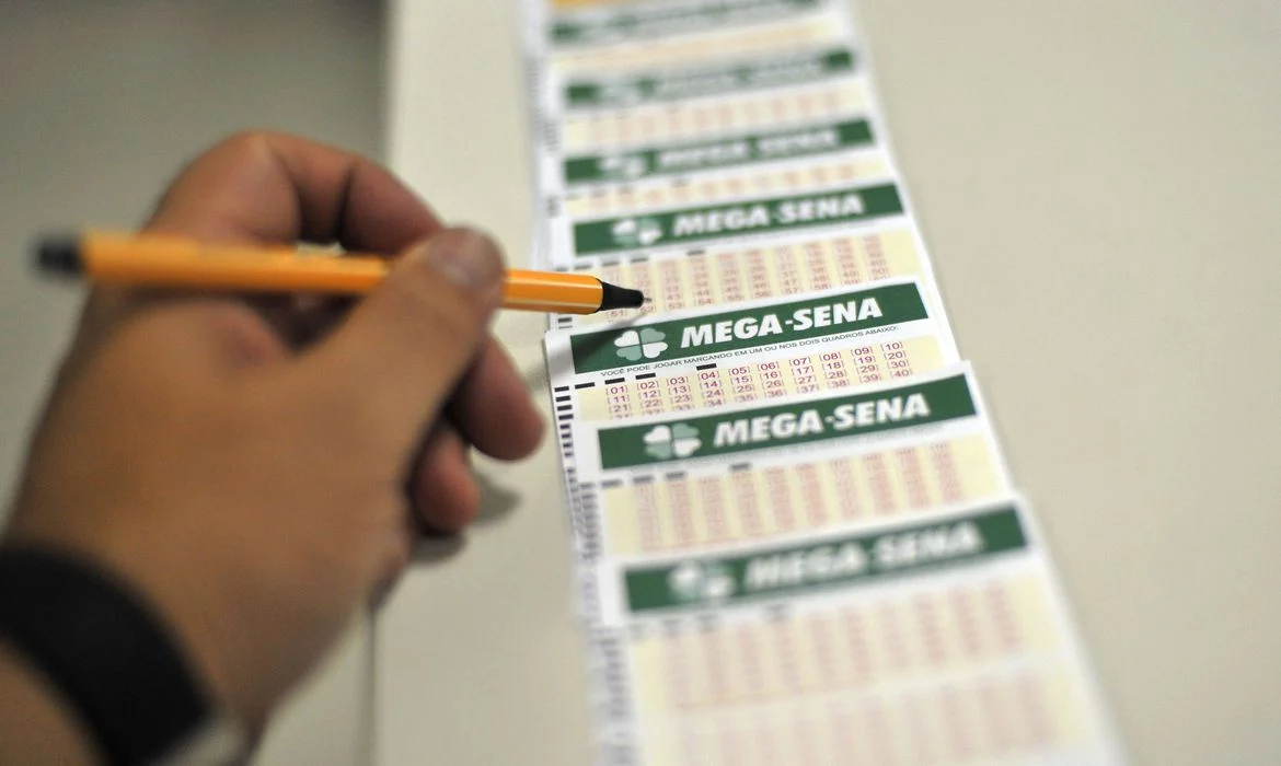 Ninguém acerta as seis dezenas e Mega-Sena acumula